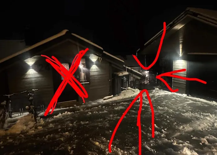 Mellom Fjell Og Fjaere